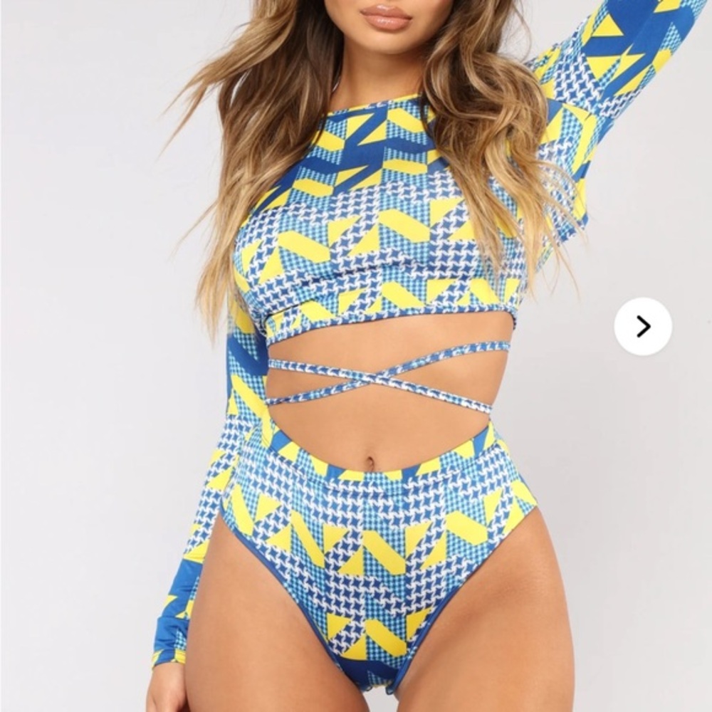 Fashion Nova Day Dreamin' Set in blue multi.